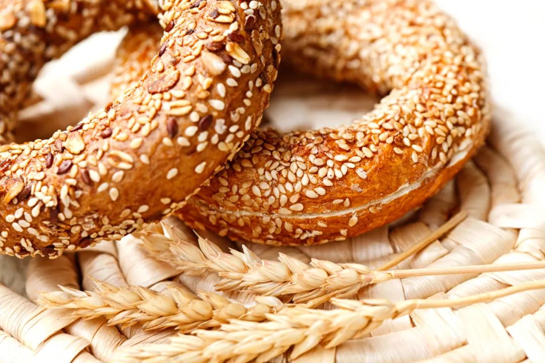 触目惊心！一个商场内30家店卖烘焙，19家还开在同一层……