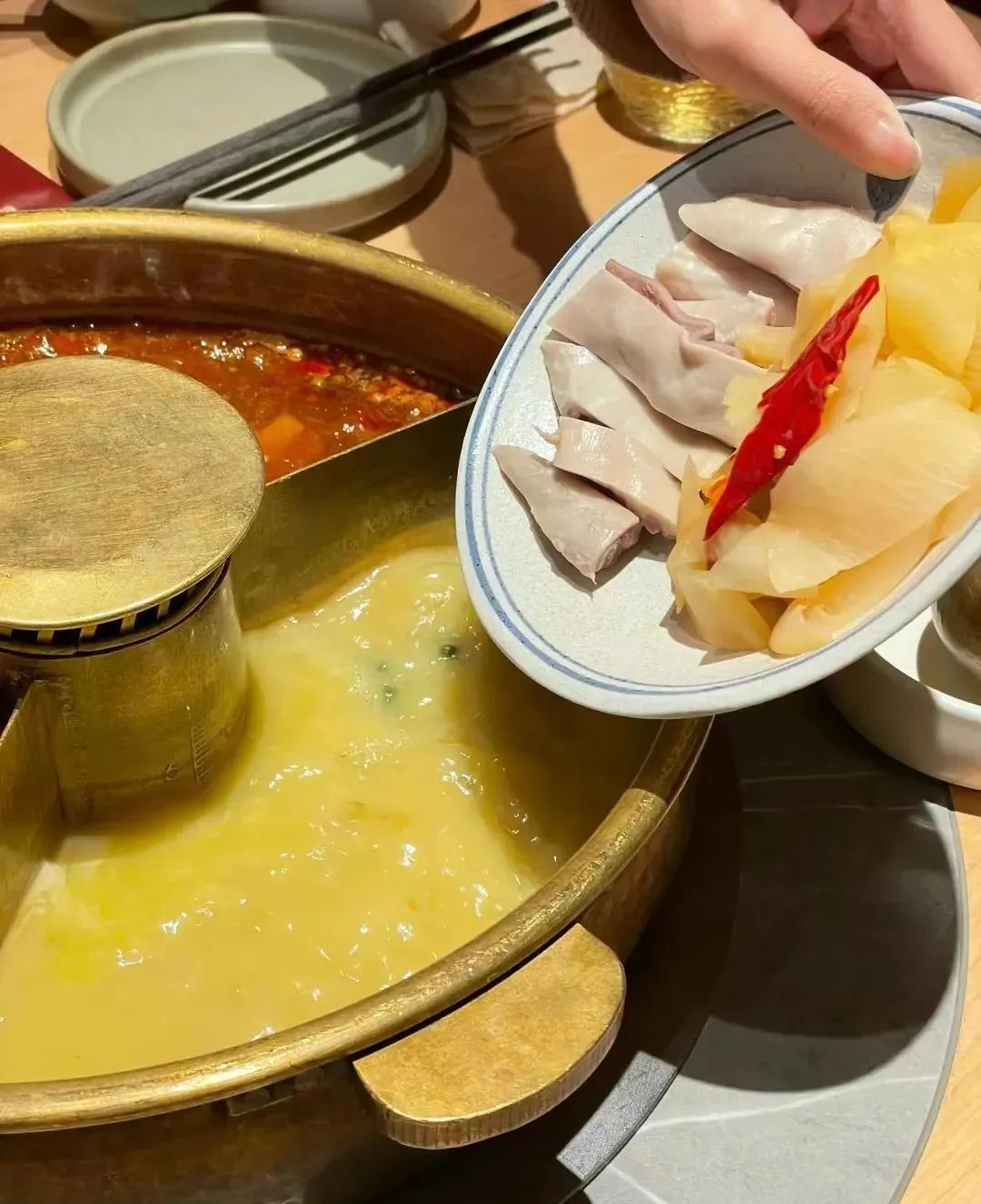 2023火锅“八大爆款菜”盘点！透露明年新品风向！