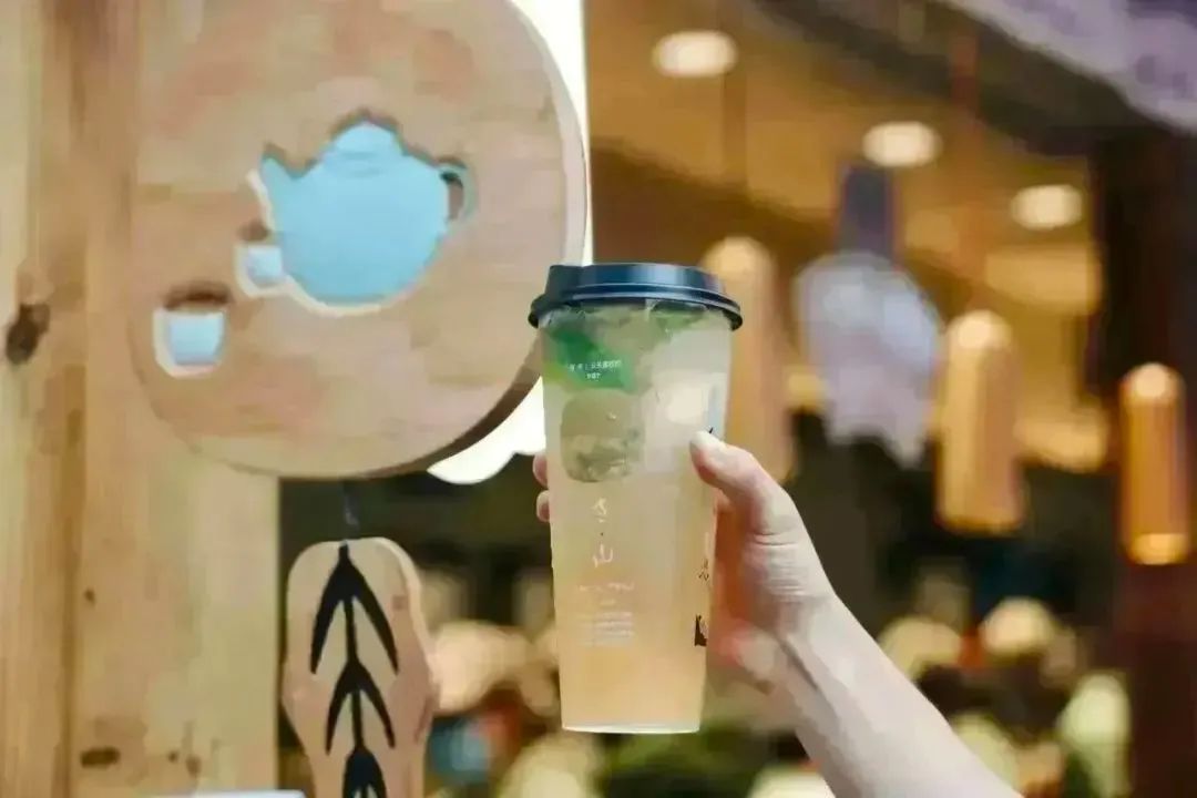 茶颜悦色开出迄今最大门店，还集齐了三大品牌！