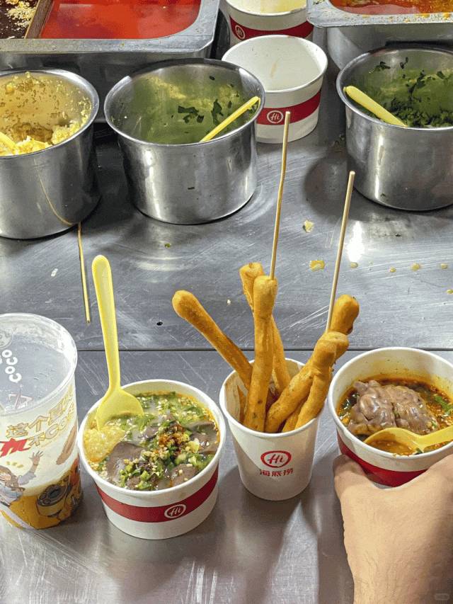 复盘海底捞全年丝滑小连招，我发现3大隐藏信号…