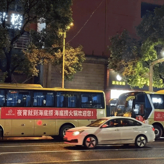 复盘海底捞全年丝滑小连招，我发现3大隐藏信号…