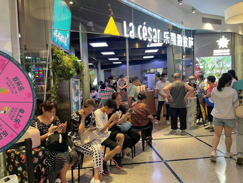 放加盟、开小店、冲万店......比萨市场上演规模争夺战!