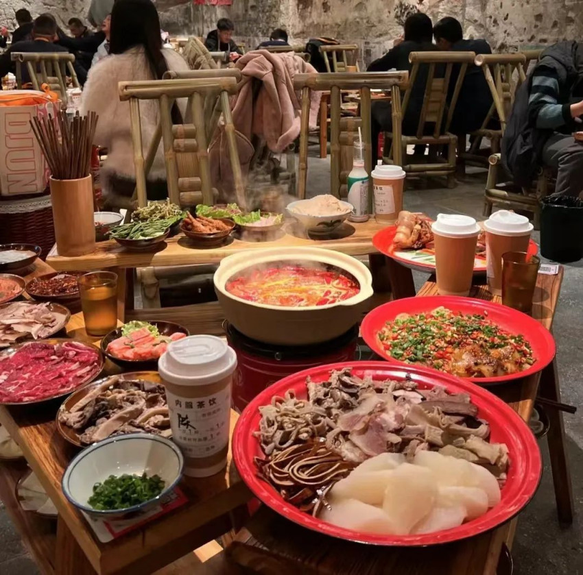 翻台8.2，日接130桌+，冒烤鸭之后，“冒肚”火锅悄然崛起！