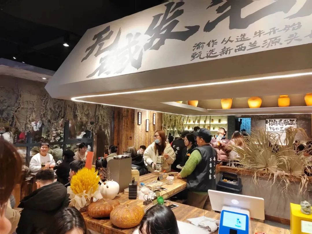 翻台8.2，日接130桌+，冒烤鸭之后，“冒肚”火锅悄然崛起！