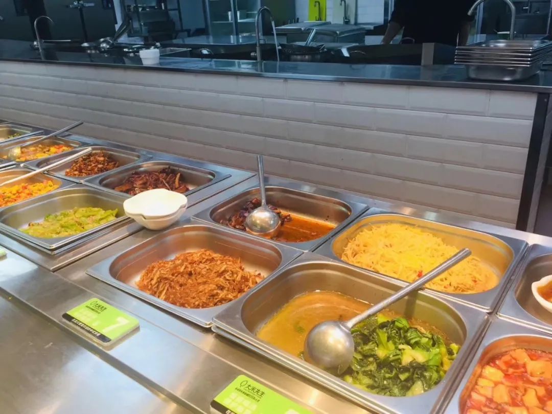 当餐饮业由讨论性价比转向极致性价比，这一背后有哪些底层逻辑？