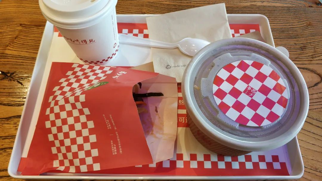 当餐饮业由讨论性价比转向极致性价比，这一背后有哪些底层逻辑？