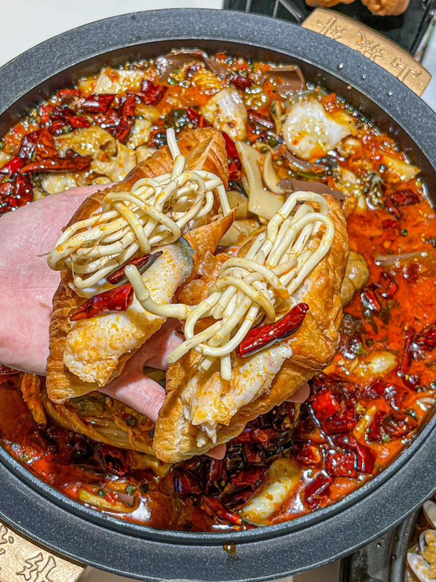 半年增长48.3%！酸汤火锅爆火，3大趋势显现