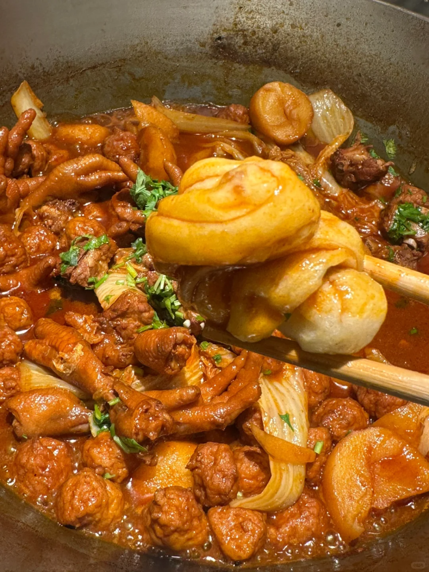 半年增长48.3%！酸汤火锅爆火，3大趋势显现