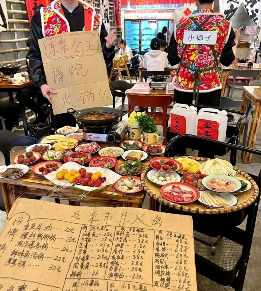 50块搞个门头，排队却超5h！这样开店既省钱又引流