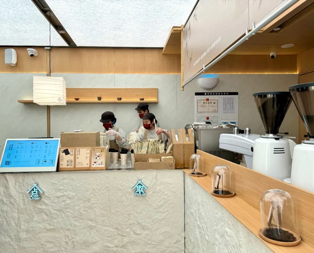 喜茶加注茶、开茶坊，新茶饮赛道的风向又变了？