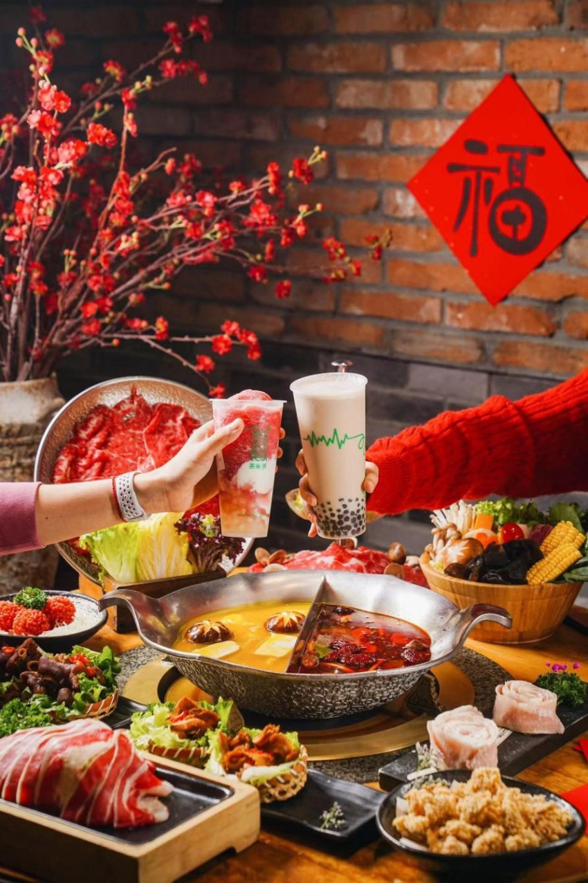 呷哺集团春节接待顾客超180万人次，联名春节档电影《热辣滚烫》团圆餐大卖