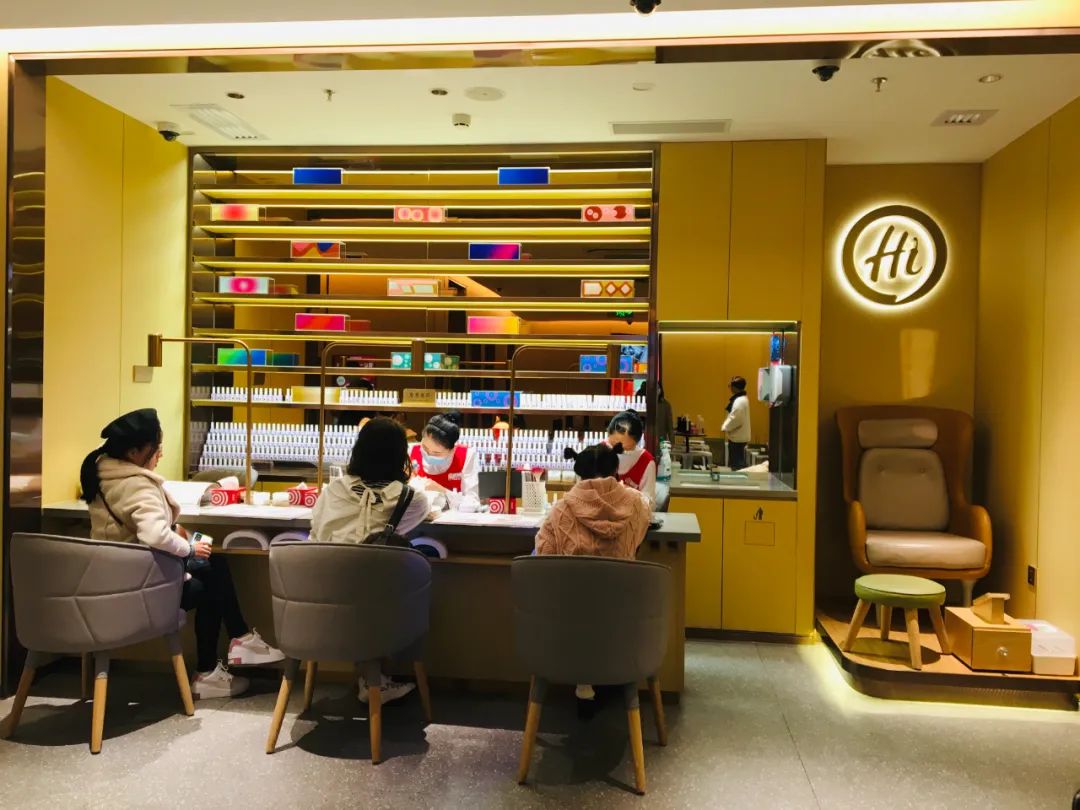 去年净赚44亿创历史新高,海底捞疯狂“捞金”