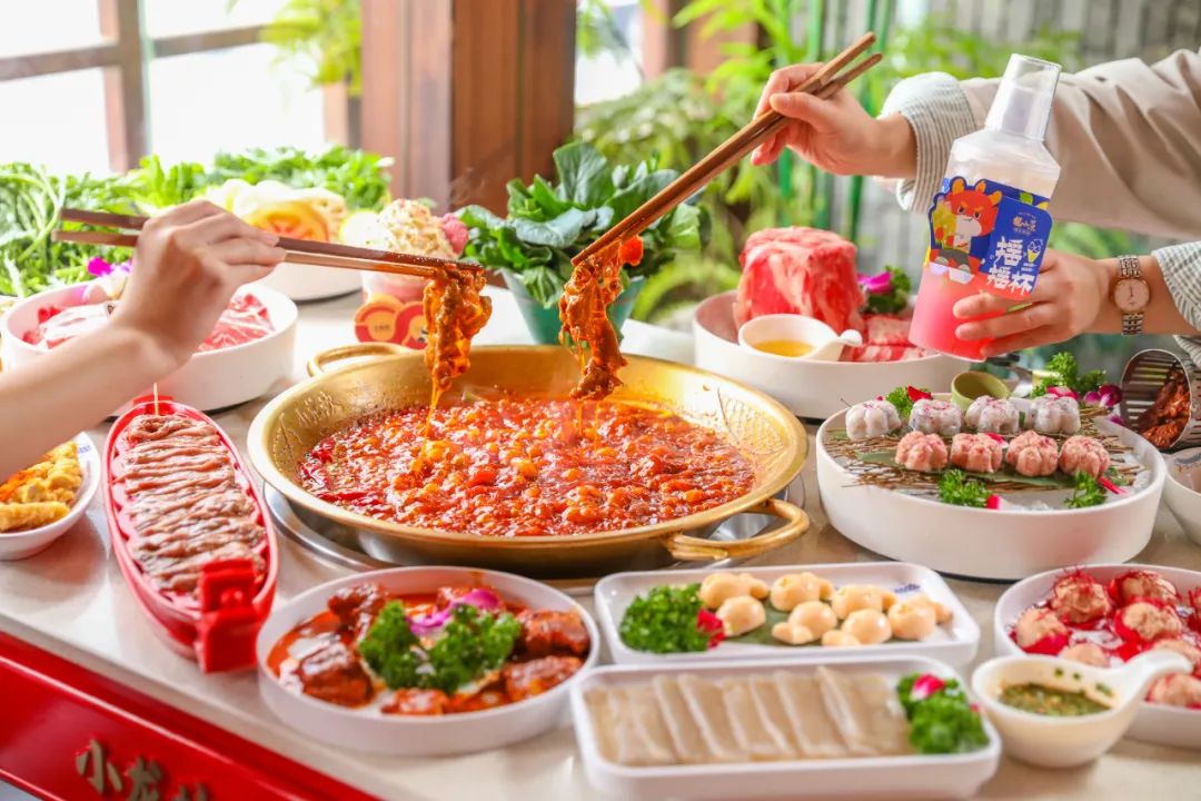 全面推新营销同频,小龙坎“四统”策略打爆春节档