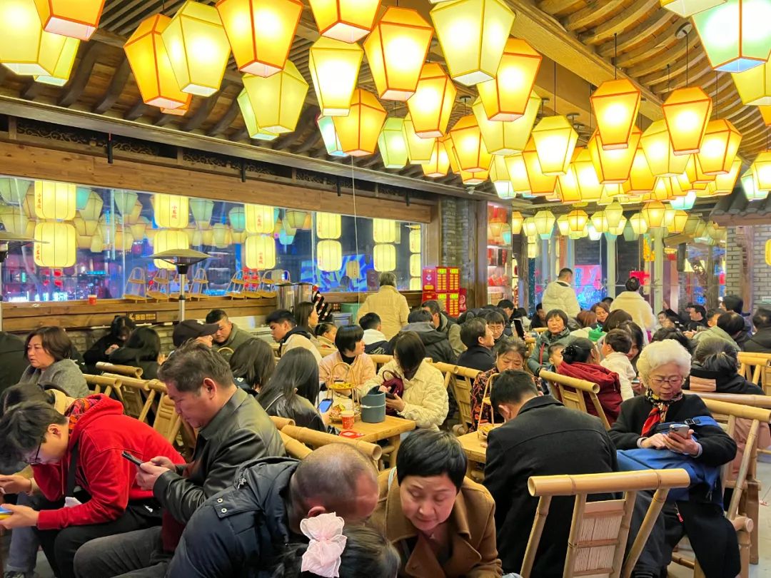 全面推新营销同频,小龙坎“四统”策略打爆春节档