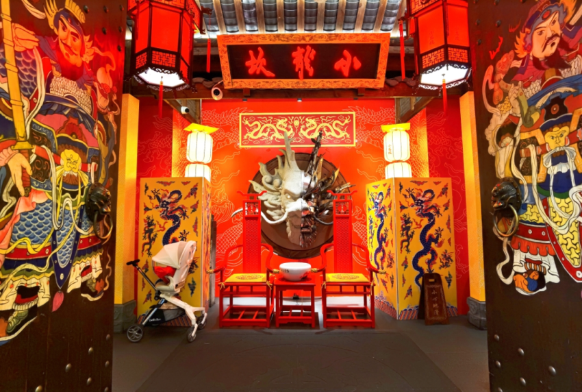 全面推新营销同频,小龙坎“四统”策略打爆春节档