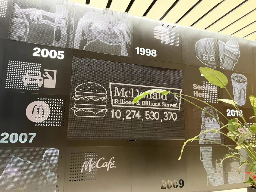 在麦当劳门店上班，当代年轻人的一种「上岸」｜商业Friday