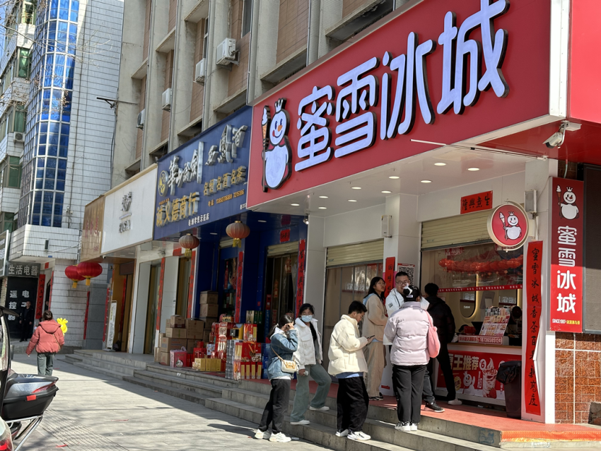 “读秒捡钱”,这个春节县城奶茶赚疯了