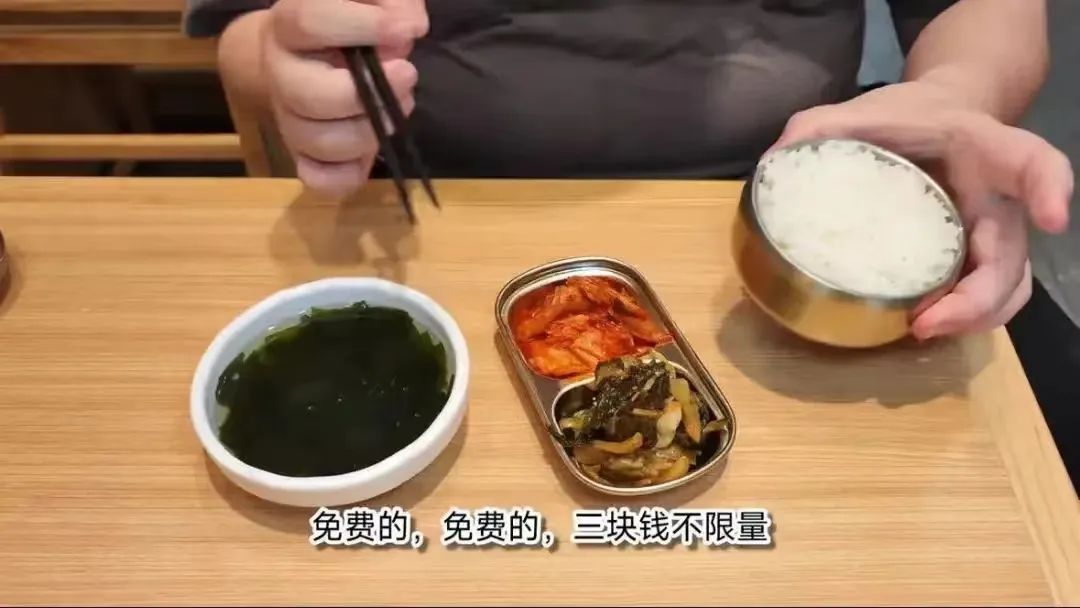 19.9火锅管饱!穷鬼套餐卖疯!老板却赔哭了…
