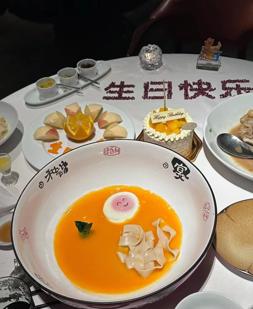 19.9火锅管饱!穷鬼套餐卖疯!老板却赔哭了…