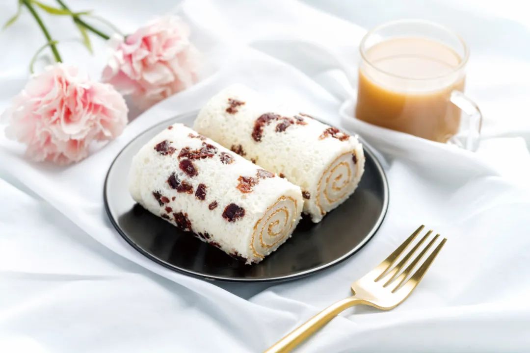 《甜品甜点品类发展报告2024》发布:自助糖水风靡,甜品潮席卷火锅赛道