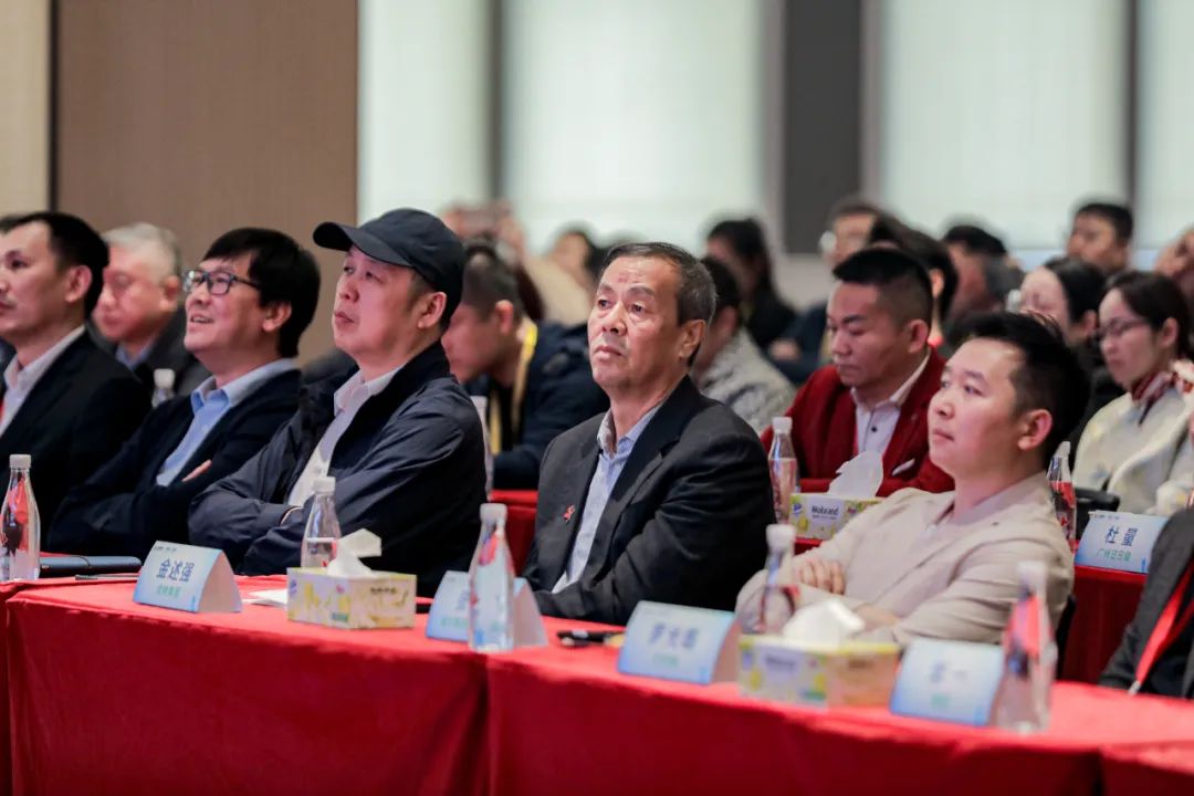 新一代智能炒菜机器人来了，会抢了厨师的饭碗吗？