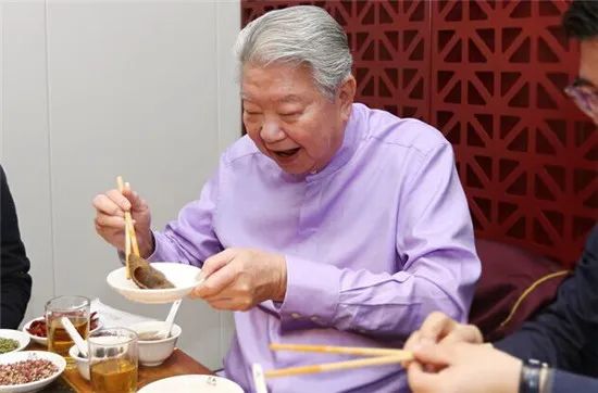 涨价也不被骂！跟着蜜雪冰城学做下沉生意