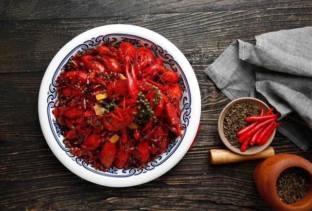 价格跌破10元/斤，小龙虾餐厅如何俘获越来越精明的消费者？