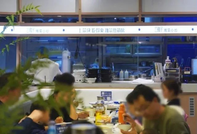 辣椒炒肉销量第一、门店数量领先的兰湘子，再出奇招打造“干饭节”