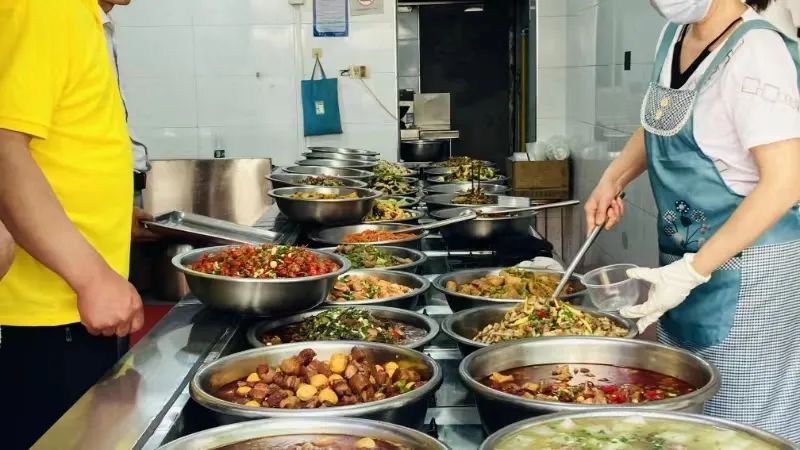 汉正街的陋巷里,藏着“全国第一快餐品牌”