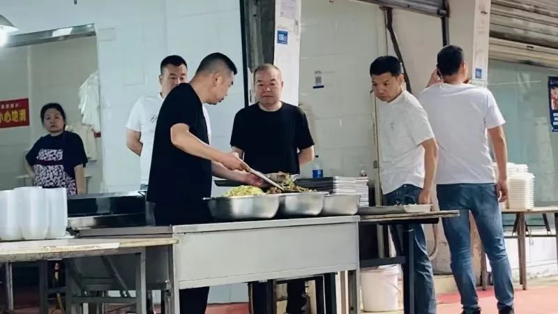 汉正街的陋巷里,藏着“全国第一快餐品牌”