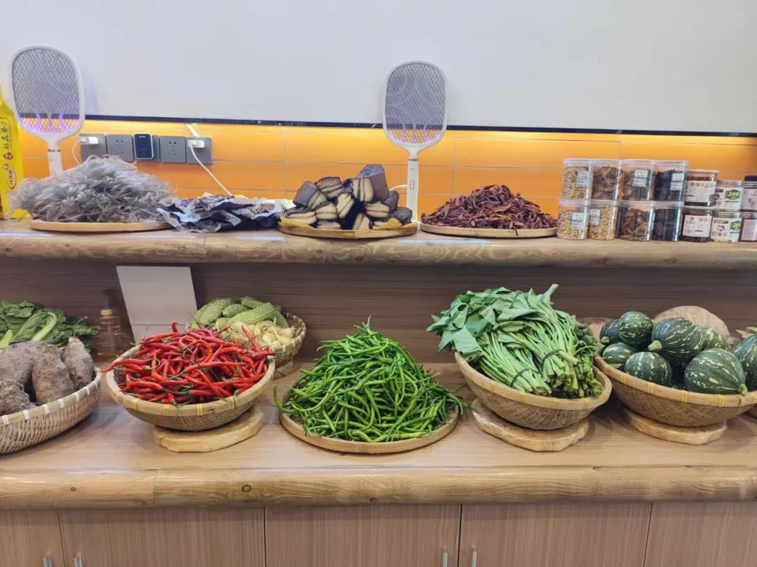 越土越火!现在的餐厅越来越像菜市场……