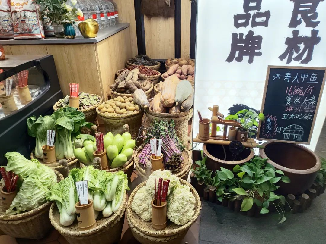 越土越火!现在的餐厅越来越像菜市场……