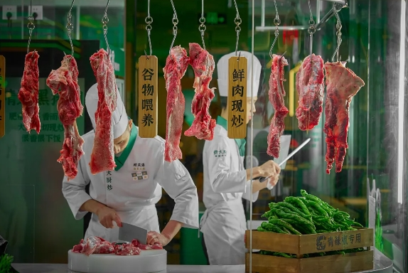 越土越火!现在的餐厅越来越像菜市场……