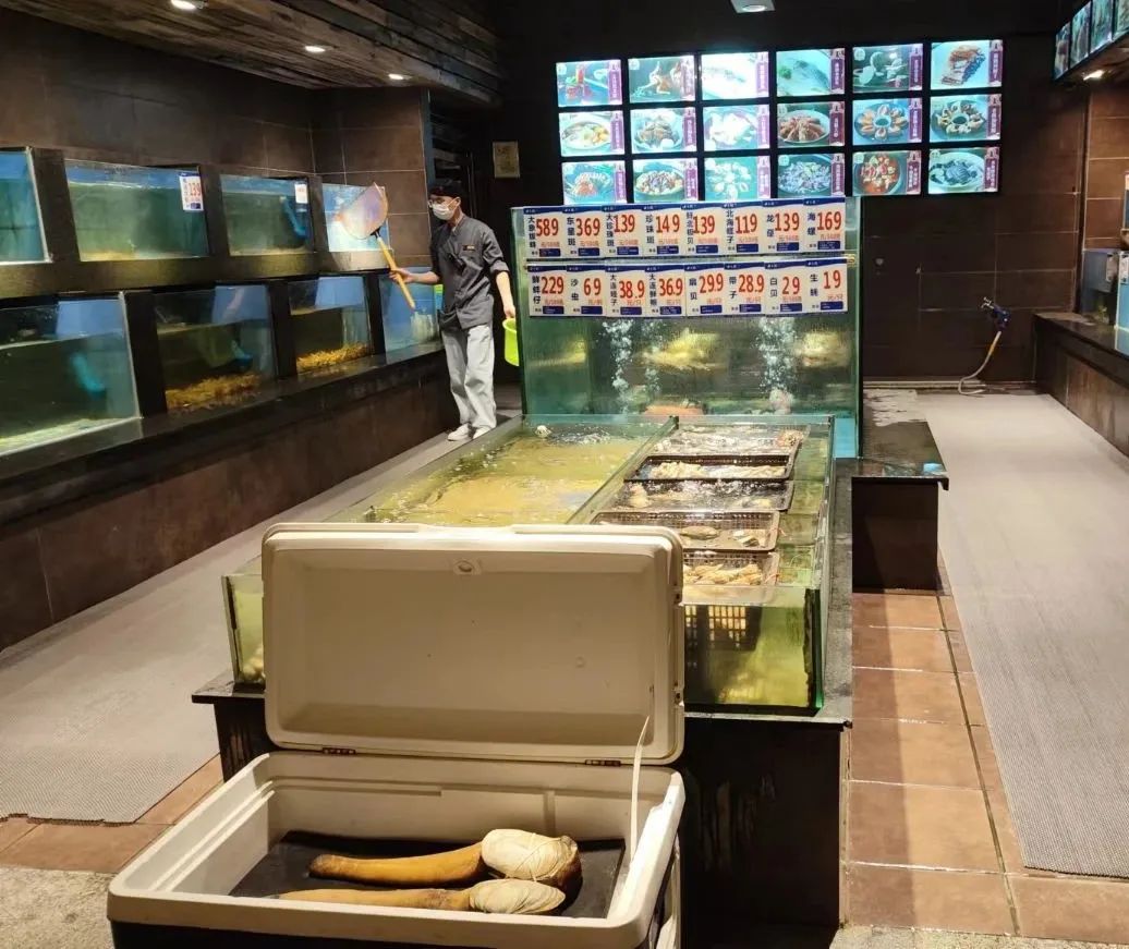 越土越火!现在的餐厅越来越像菜市场……