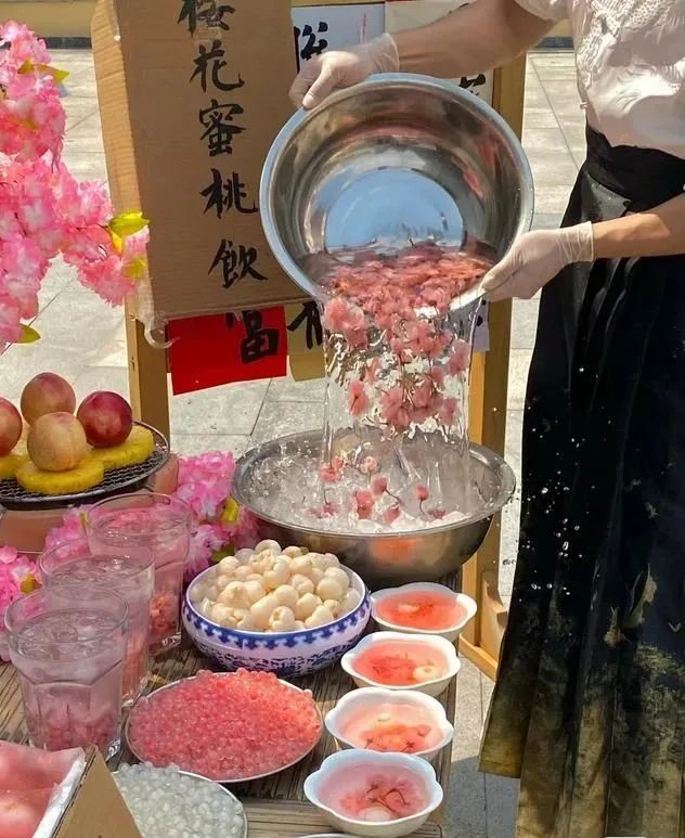 海底捞首推8.8元冰粉自助！夏季获客3个姿势更高效！