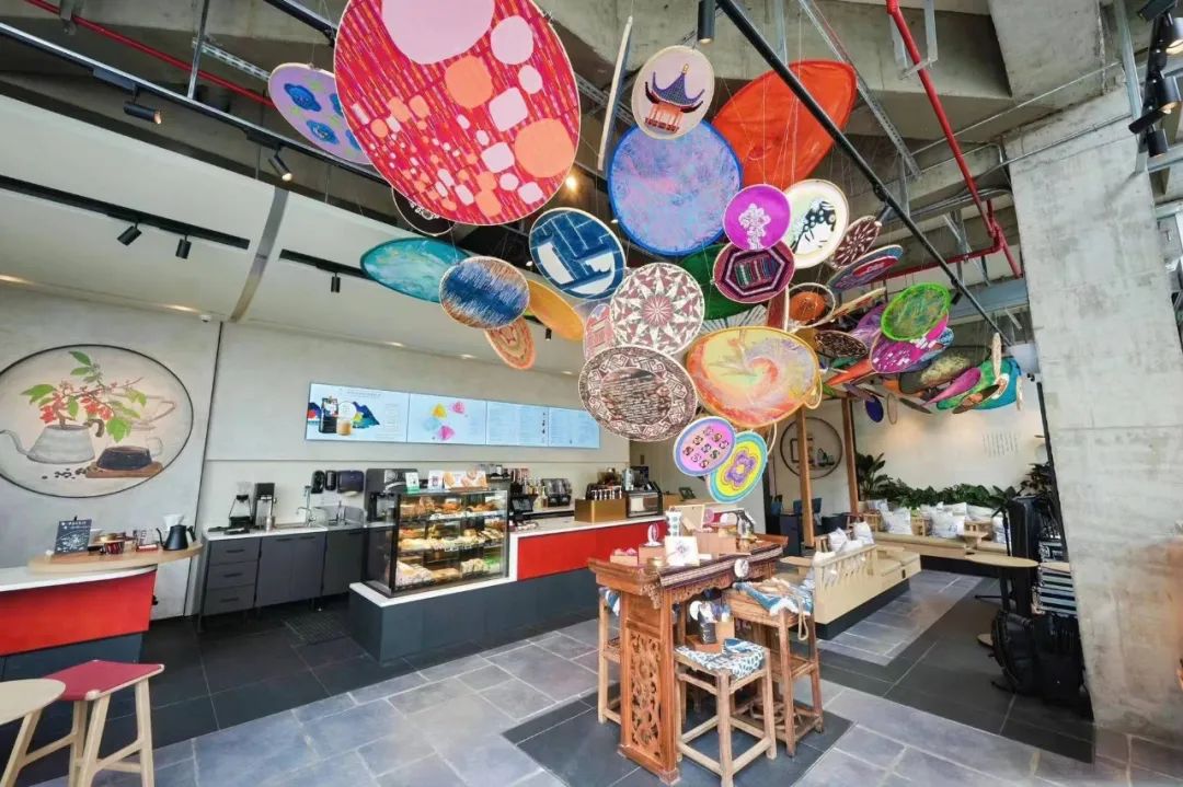 海底捞称会谨慎推进加盟模式;蜜雪冰城回应员工在水池洗脚