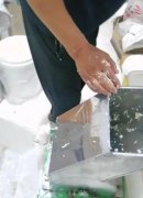 透过“擀面皮”事件多维度拆解胖东来，过度神