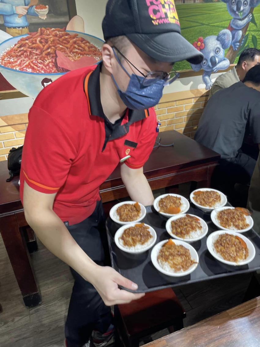 中华台北第一连锁卤肉饭——胡须张