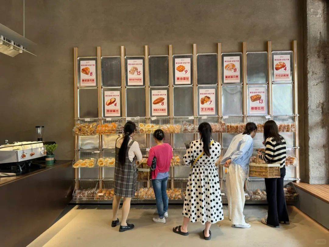 千平大店，面包4元起，又一品牌杀入低价烘焙赛道？
