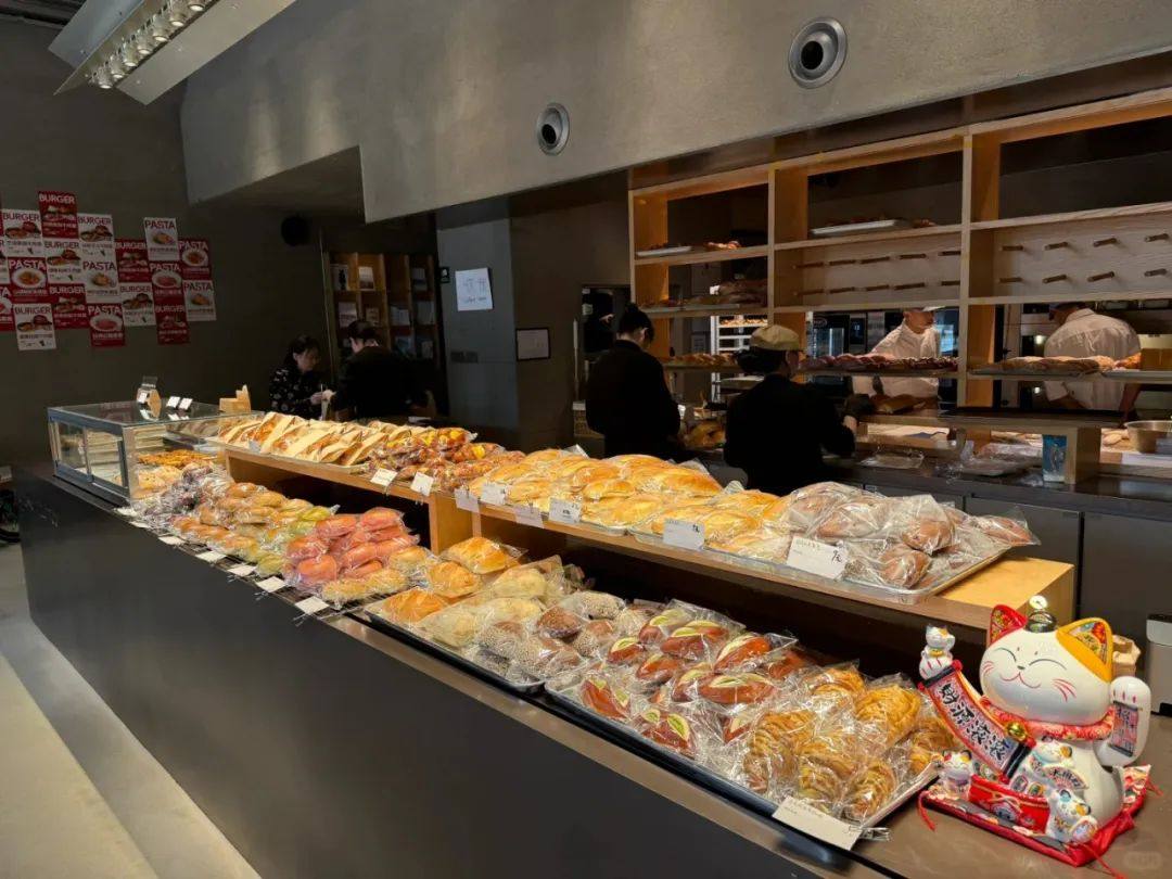 千平大店，面包4元起，又一品牌杀入低价烘焙赛道？